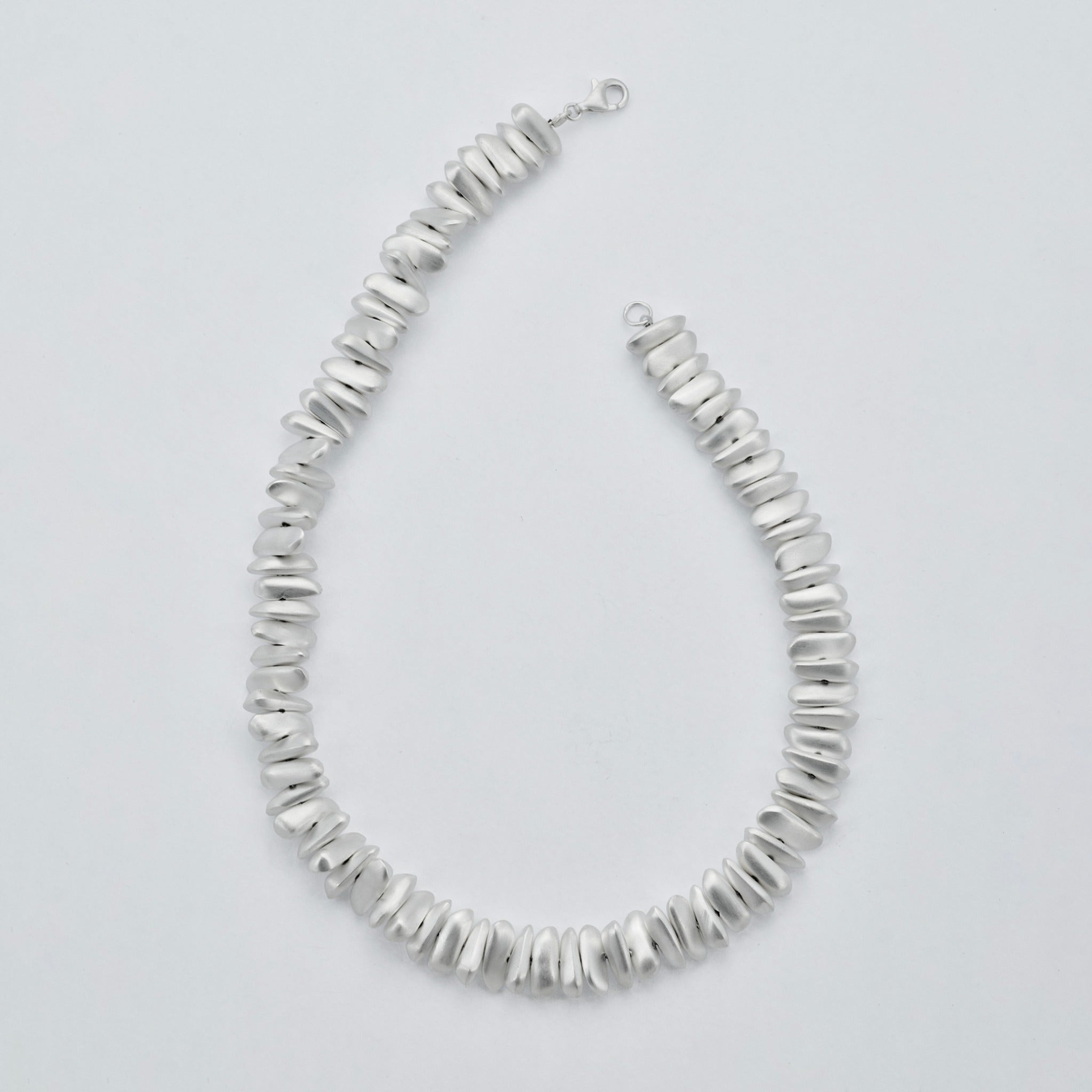 Oval Çakıl Taşı Kolye