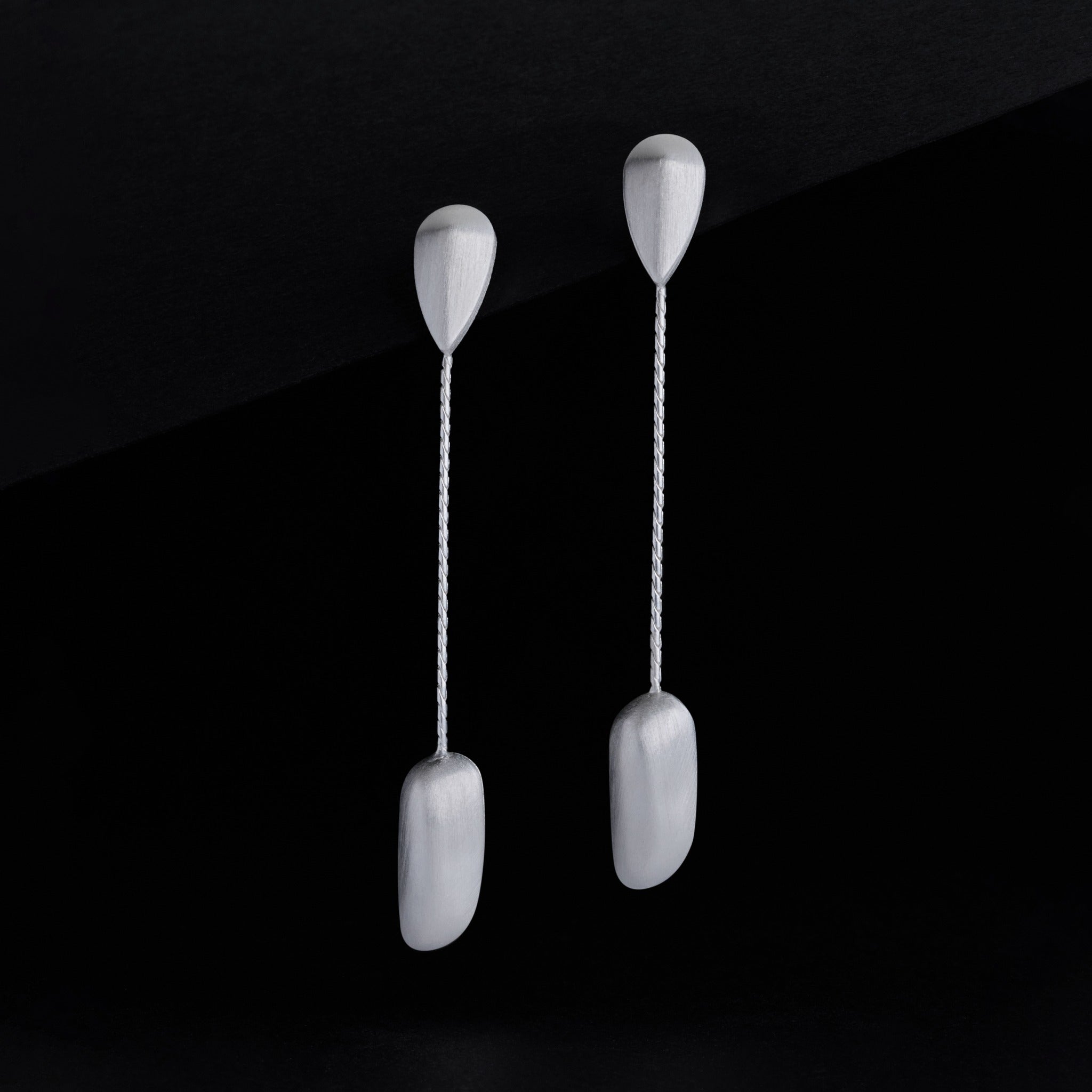 Oval Çakıl Taşı Küpe